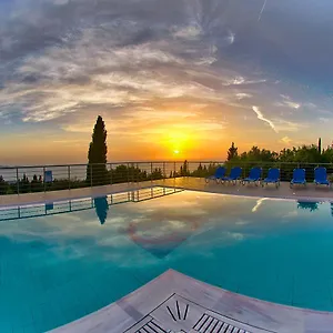 studios-vrionis-panoramic-sunset.kefaloniahotels.net/