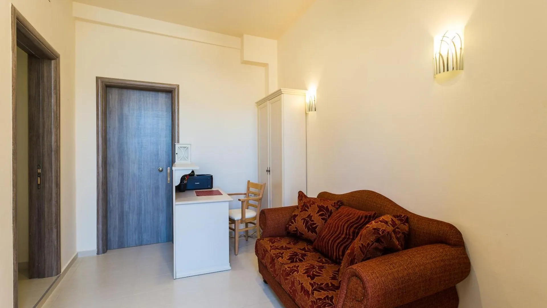 Aparthotel Polyxenia Suites Rethymno