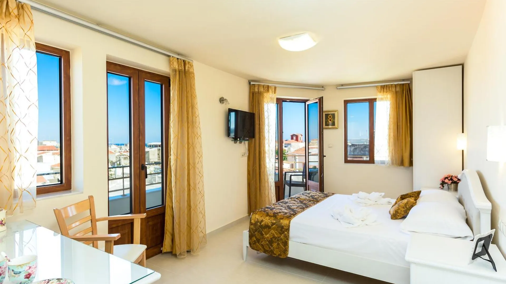 Aparthotel Polyxenia Suites Rethymno