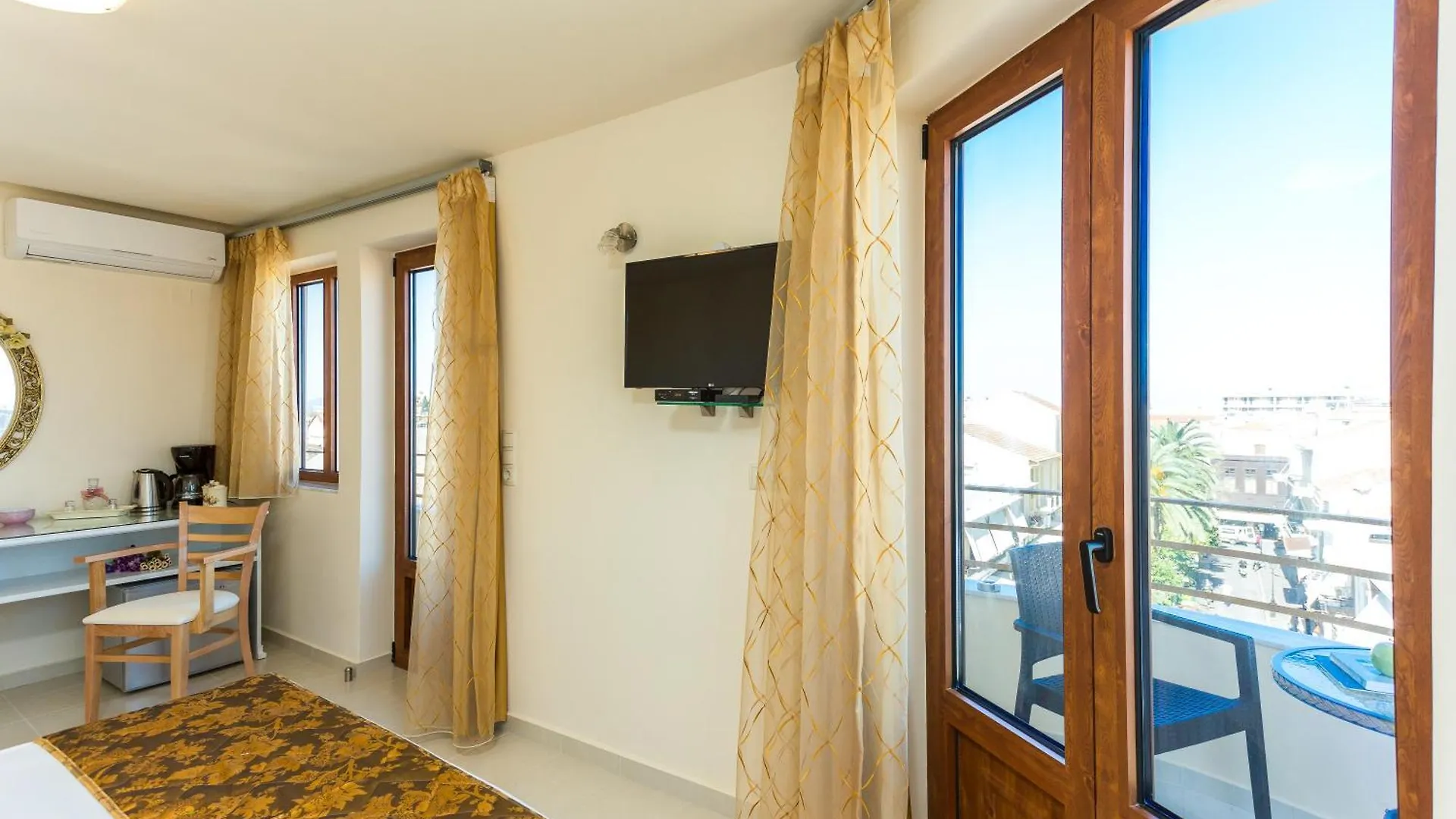 Polyxenia Suites Rethymno  3*, Rethymno (Crete)