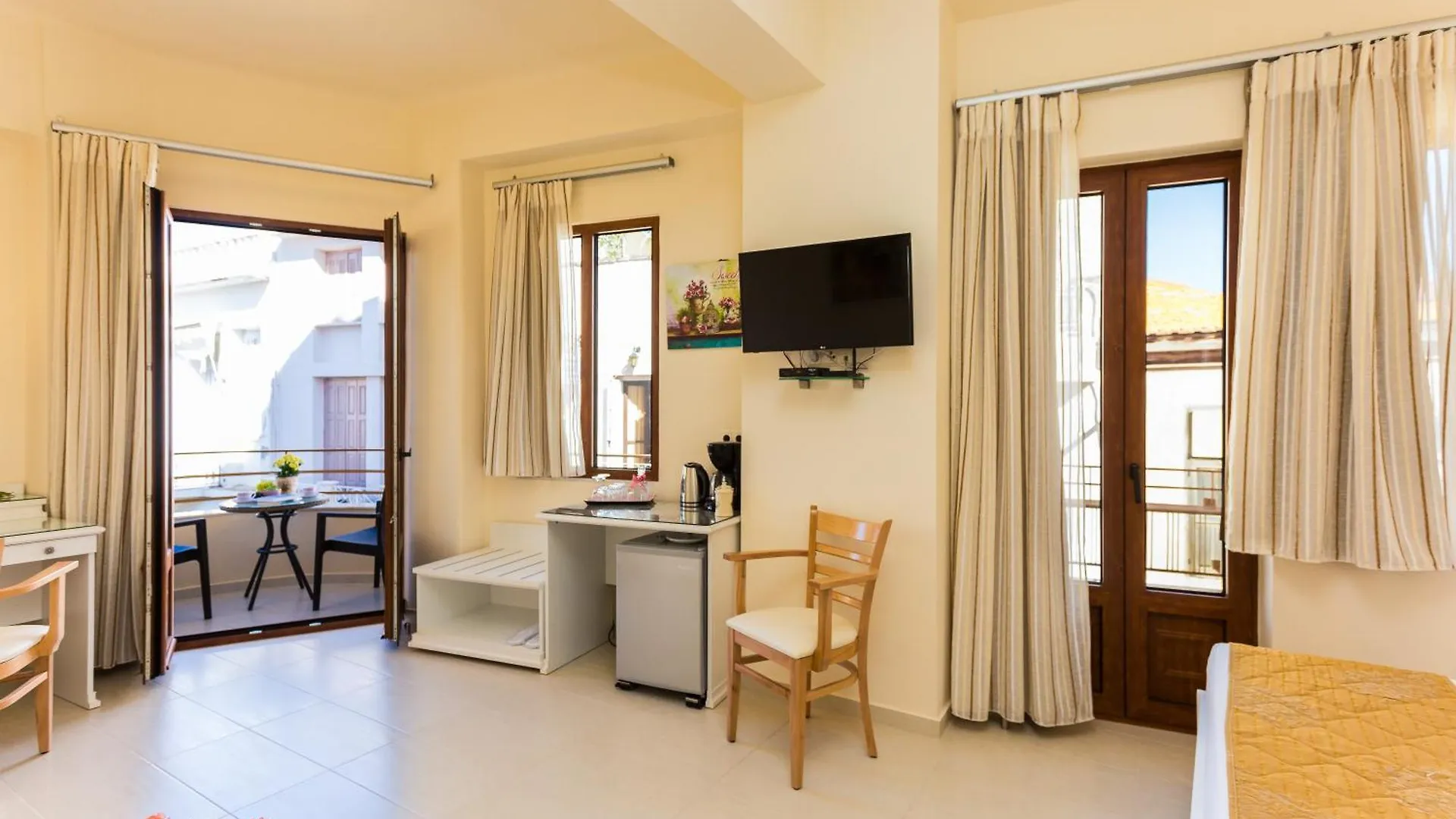 Polyxenia Suites Rethymno  Aparthotel